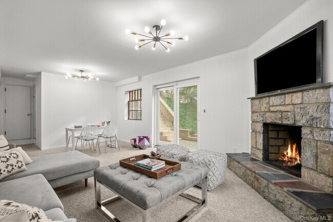 Building Photo - 1341 Pelhamdale Ave