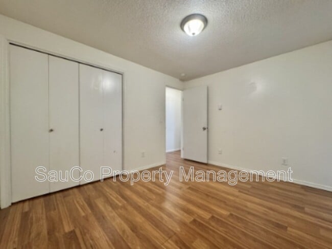 Building Photo - 5560 SW Beaverton Hillsdale Hwy