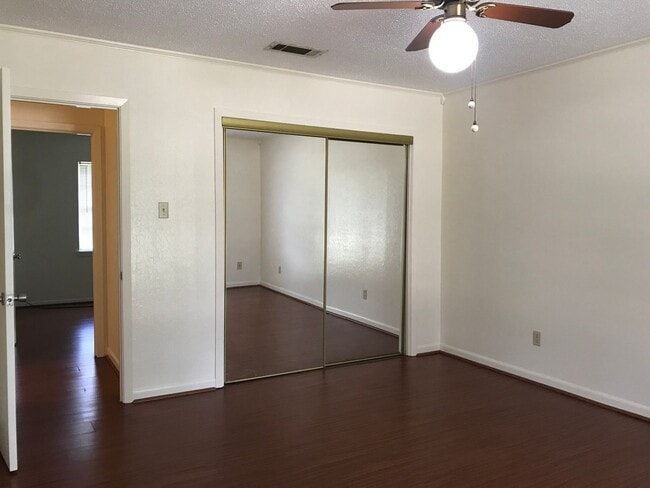 Building Photo - Close to Barksdale Air Force Base... Large yard that backs up to Park!!!