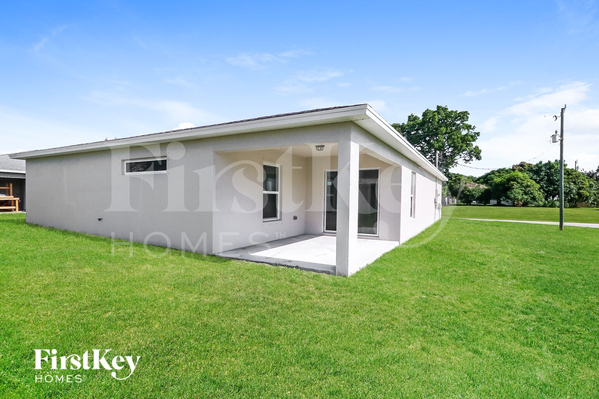 Building Photo - 820 SW Thrift Ave