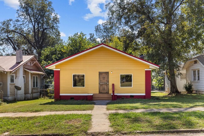 Primary Photo - Newly renovated 3 bedroom, 1 bath home.