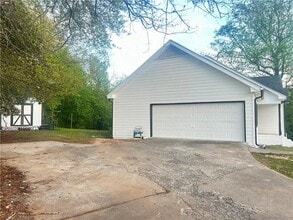 Building Photo - 3590 Chamblee Gap Rd