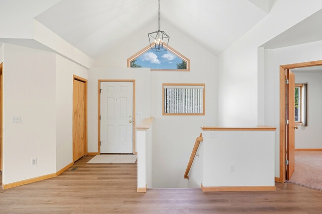 Building Photo - 8 Redtail Ct