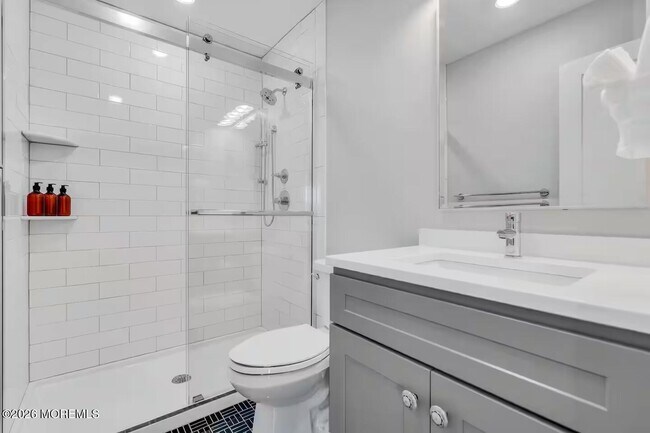 Building Photo - 13 5th Ave