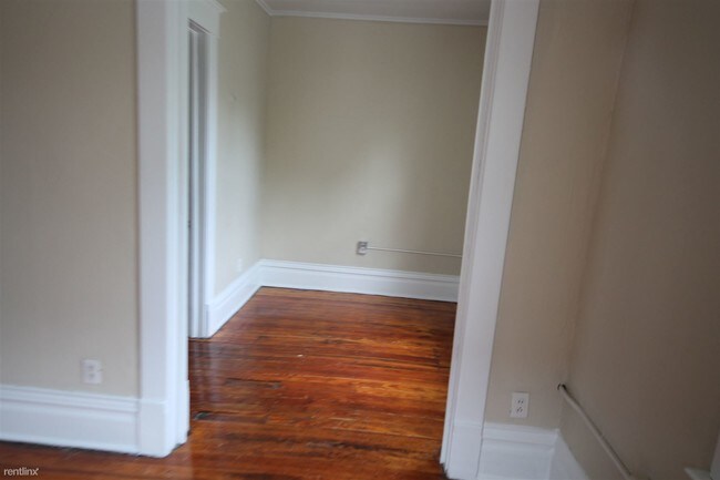 Building Photo - 5 br, 2 bath House - 615 Village St