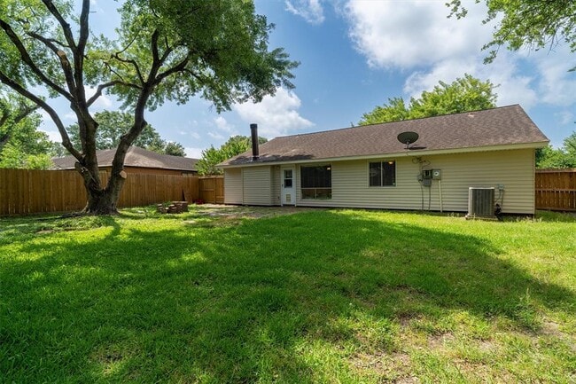 Building Photo - 2790 Wood Hollow Dr