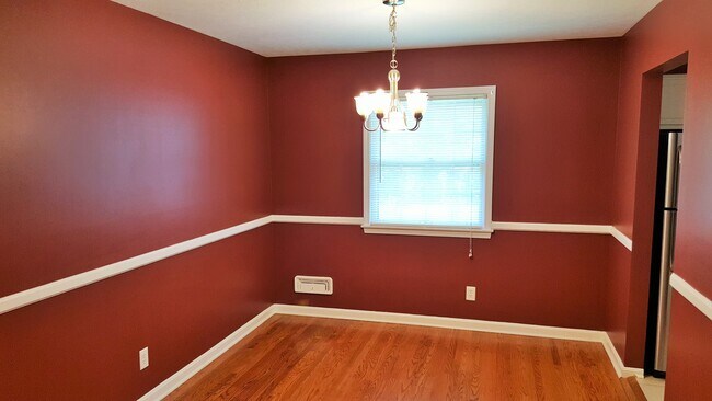 Building Photo - Great, 3 Bedrooms, 1.5 Baths, Brick Ranch ...