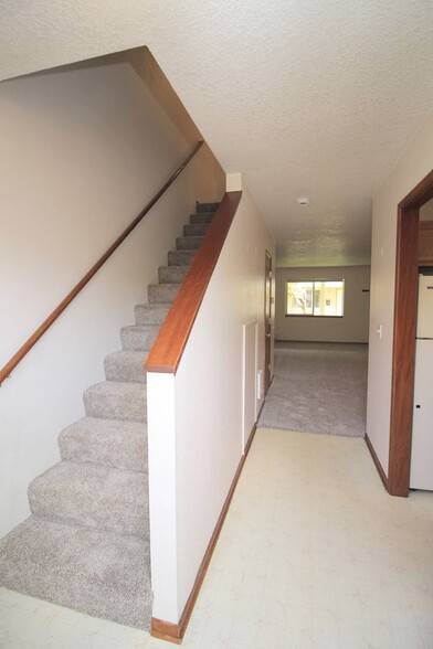 Building Photo - 470-470 W Gloucester St