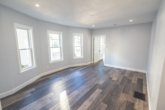 Building Photo - 10 Rockwell Terrace