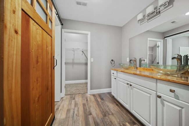 Building Photo - FANTASTIC 4 BEDROOM HOME LOCATED IN KARNS!!