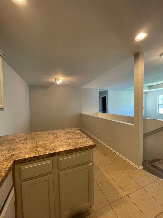 Building Photo - COMING SOON! Duplex in Ozark