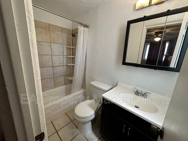 Building Photo - 3524 Cuervo Dr NE