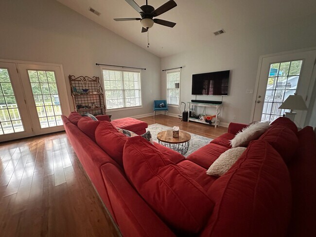 Building Photo - 1846 Camelot Dr SW