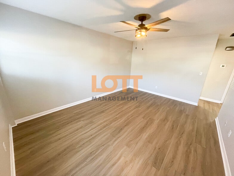 Building Photo - 2404 E Lee Rd