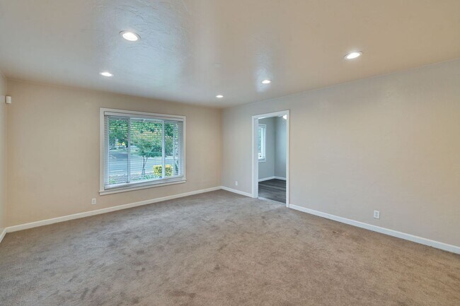 Building Photo - 5400-5402 Folsom Blvd