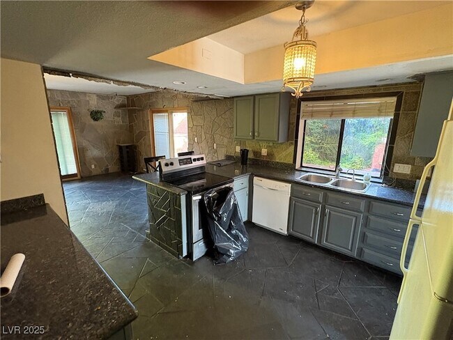 Building Photo - 3167 El Cedro Cir