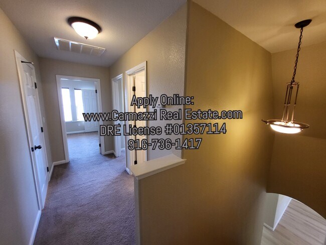 Building Photo - 1626 Loon Lake St