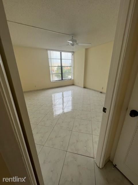 Building Photo - 2 br, 2 bath Condo - 7 Royal Palm Way Unit...