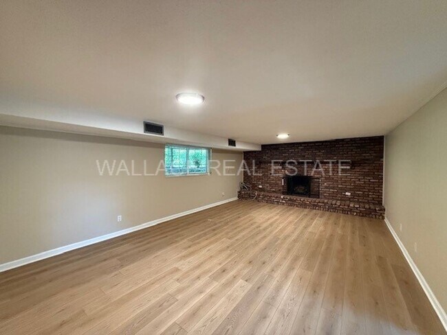 Building Photo - UPDATED 4 BEDROOM IN CRESTWOOD HILLS IN W. KNOXVILLE