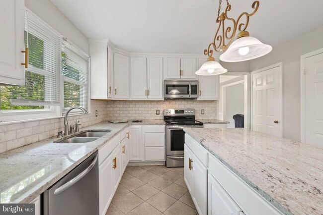 Building Photo - 10 Apple Blossom Ct
