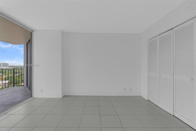 Building Photo - 1901 Brickell Ave