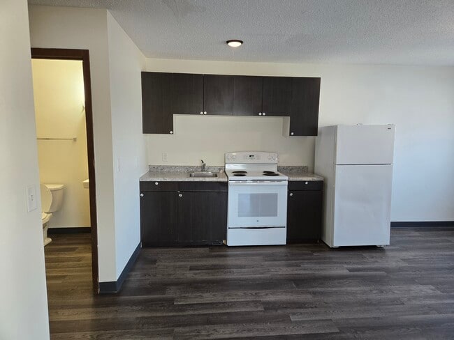 Building Photo - 701 Efficiency