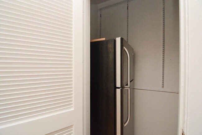 Building Photo - 2657 N St Louis Ave