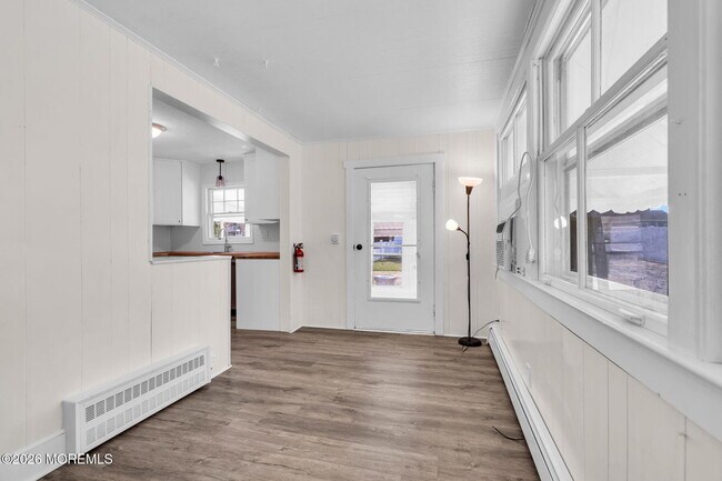 Building Photo - 633 Agnes Ave