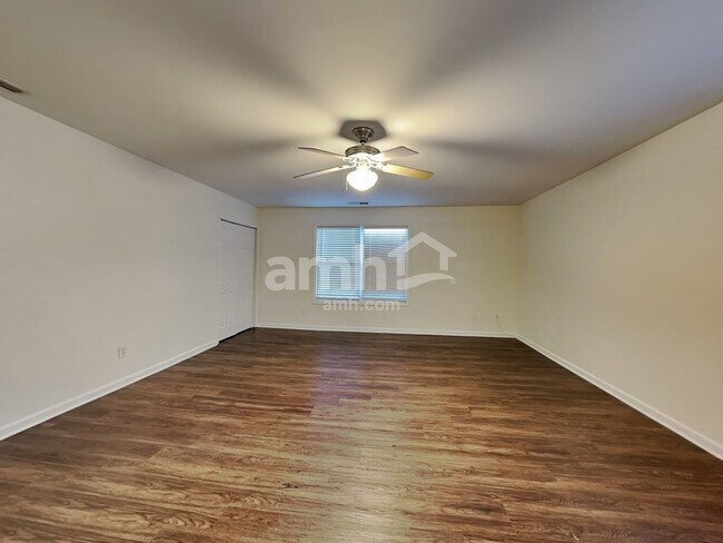 Building Photo - 10 Oakville Ct