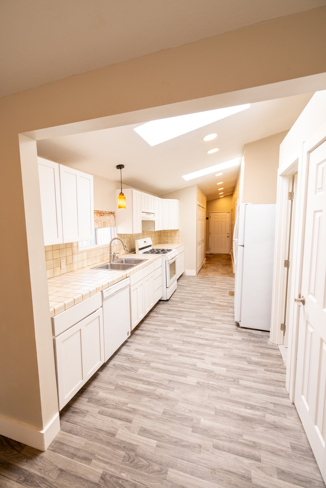 Kitchen 4 - 1745 Lake St