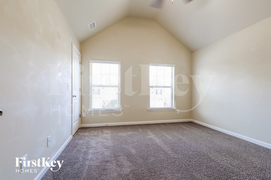Building Photo - 6013 Cloverfield Way