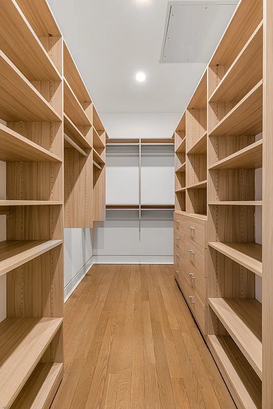 Building Photo - 640 Broadway