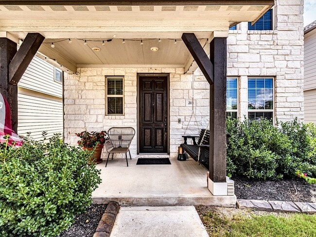 Building Photo - Beautiful and Contemporary 3 BR / 2.5 BA H...