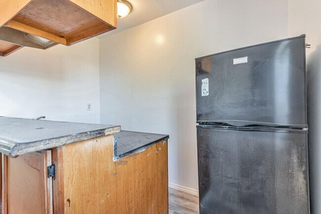 Building Photo - 847 W 43rd St