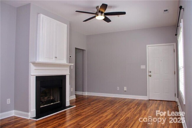 Building Photo - 917 Shearer St