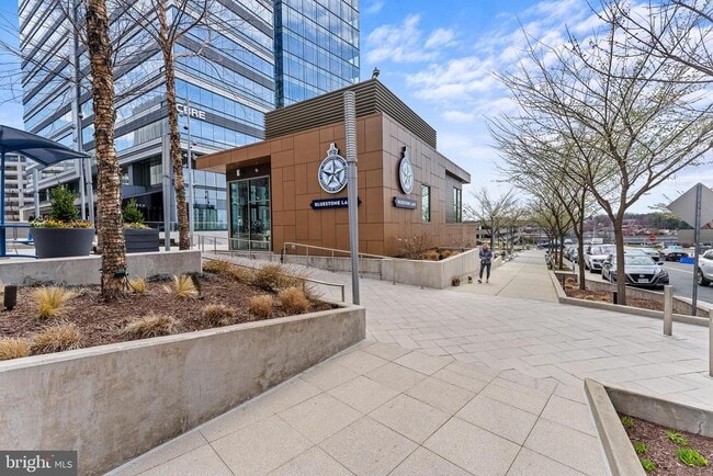 Building Photo - 1650 Silver Hill Dr