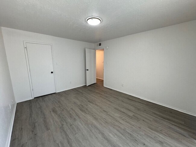Building Photo - 1050 Meadowlark Ct SE