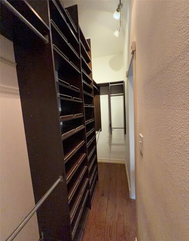 Building Photo - 3911 Barnes St