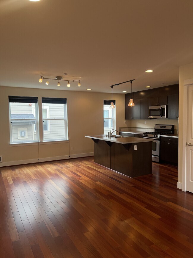 Building Photo - 834 N 145th Ln