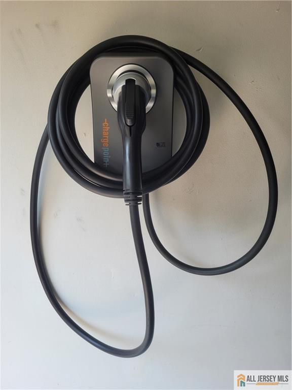 Building Photo - 1905 Dahlia Cir