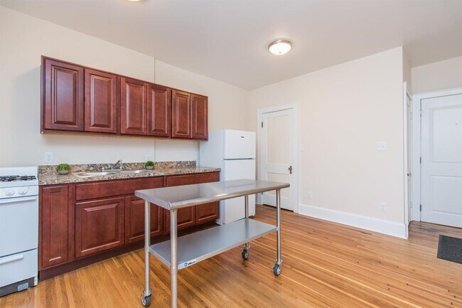 Building Photo - 265 Lyndhurst Pl