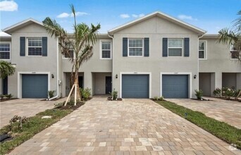 Building Photo - 3 Bedroom Townhome in North Naples communi...