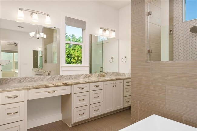 Building Photo - 625B Las Colinas Dr