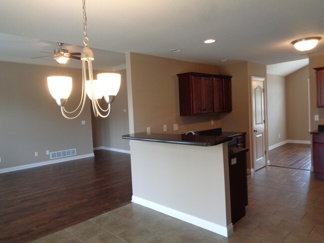 Building Photo - 2702 Comstock Dr