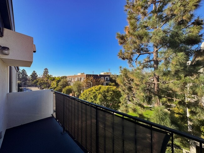 Building Photo - 2bd 2ba in a Great Community of Playa Vista