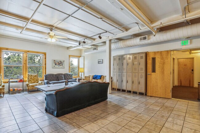 Building Photo - 2078 W 25th St