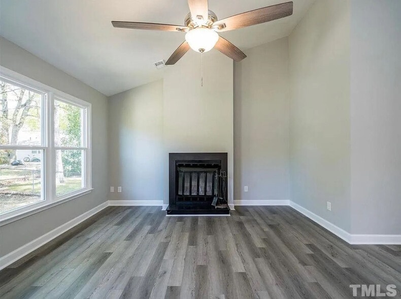 Building Photo - Room in House on Harmony Ct