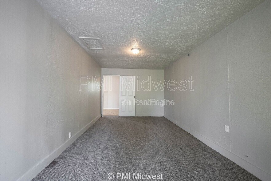 Building Photo - 5925 Sunwood Dr