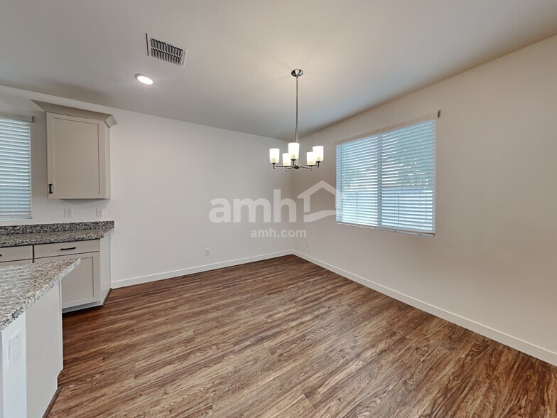 Building Photo - 4019 S 105th Dr