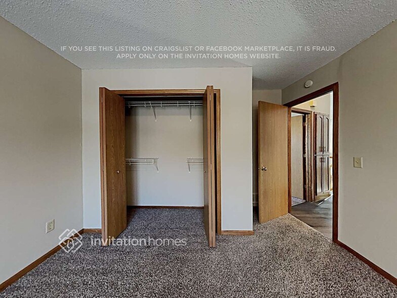 Building Photo - 3746 Hamlet Ave N